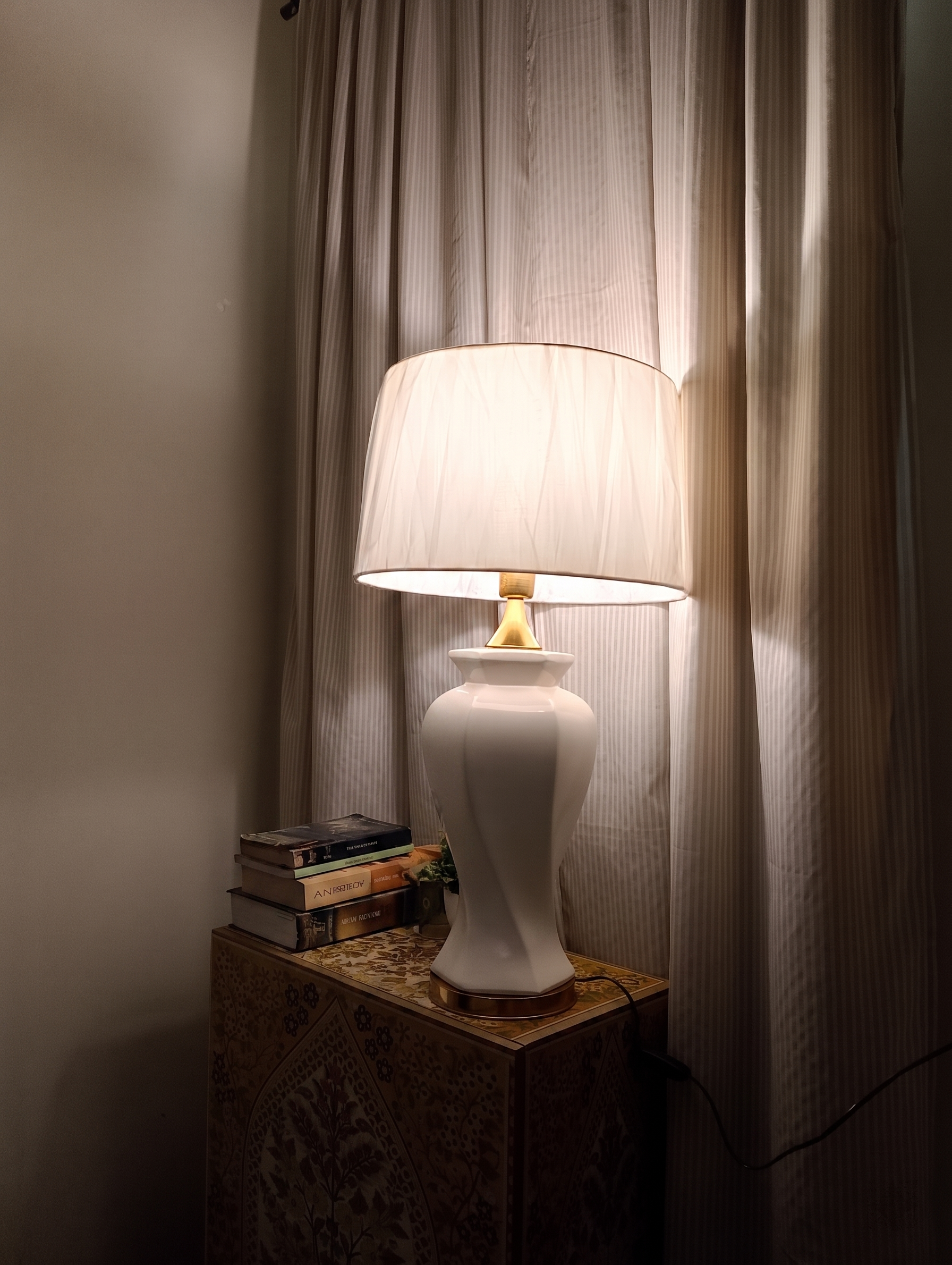 Pure Sculpted Minimalist Ceramic Lamp